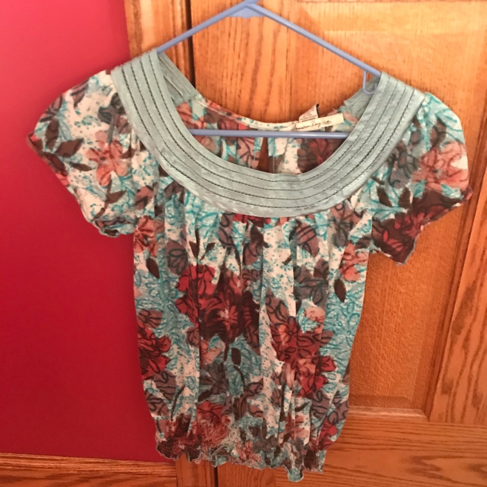 Blue floral short sleeve shirt